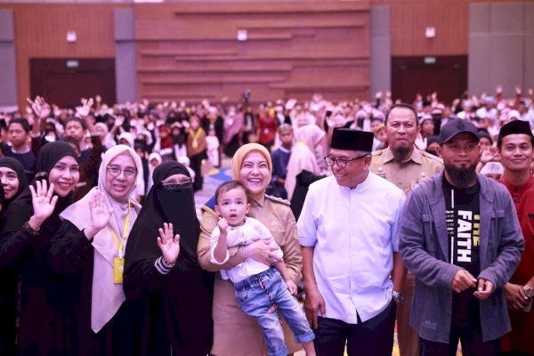 Wakil Wali Kota Makassar Aliyah Mustika Ilham Dinobatkan Sebagai Bunda Yatim