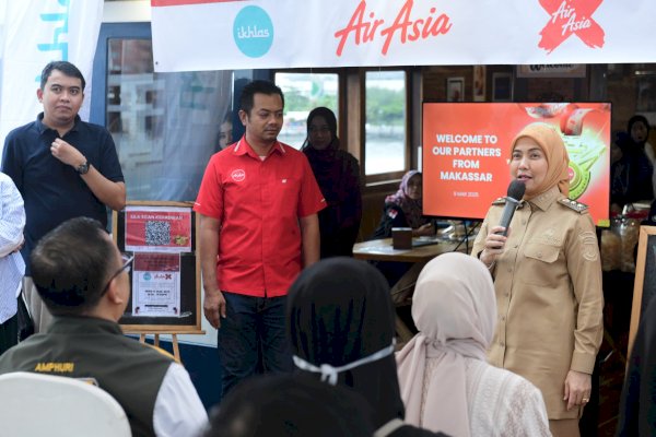 Wakil Wali Kota Makassar Hadiri Buka Puasa Bersama ASITA dan AirAsia di Kapal Phinisi