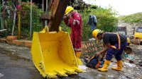UPT Perbengkelan DPU Makassaar Lakukan Rehabilitasi Total Bucket Excavator