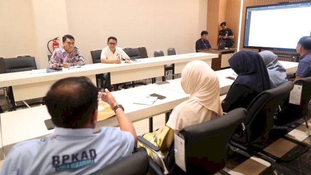 Pj Sekda Irwan Adnan Instruksikan Segerakan Pembayaran THR ASN Pemkot Makassar 100 Persen.