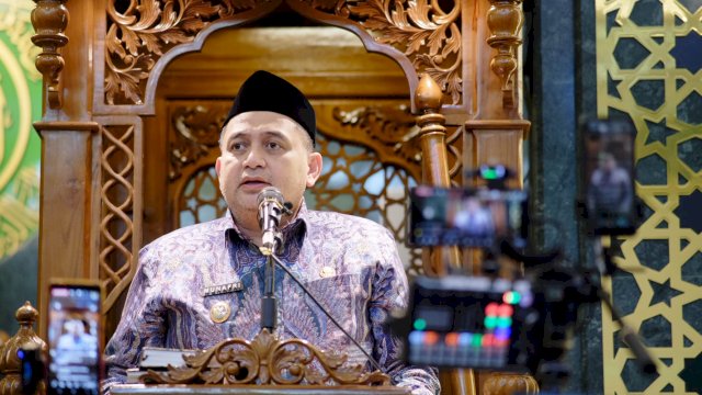 Munafri Arifuddin Tarawih di Masjid Raudhatul Muflihien, Soroti Kondisi Pasar Terong dan Bakal Benahi.