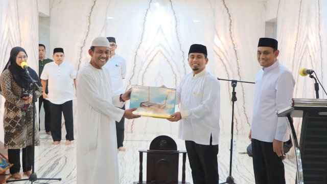 Wali Kota Tasming Hamid Resmikan Masjid Terapung BJ Habibie.