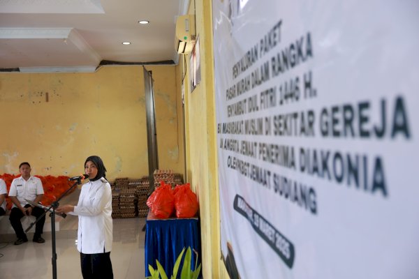 Indahnya Toleransi, Wawali Makassar Aliyah bersama PKBGT Jemaat Sudiang Salurkan Paket Pasar Murah