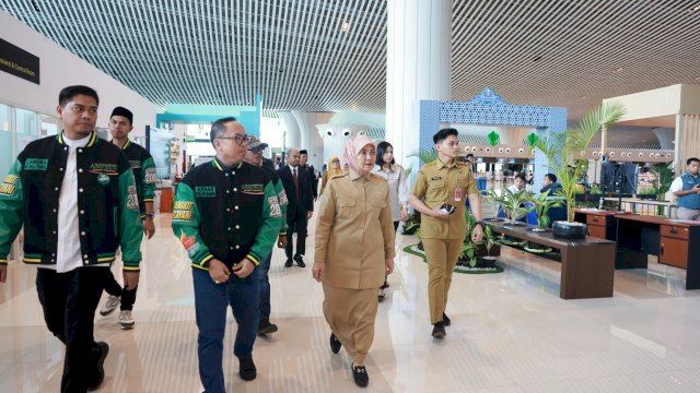 Aliyah Mustika Ilham Apresiasi Kegiatan Sosial DPD Amphuri di Bandara Sultan Hasanuddin.
