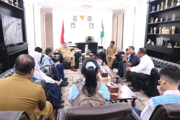 Wali Kota Makassar Munafri Dukung Siswa SMPN 6 Makassar Berprestasi ke Olimpiade Internasional