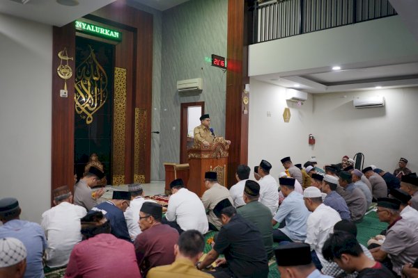 Safari Ramadan di Masjid Nurul Azis, Wali Kota Munafri Ajak Warga Jaga Keamanan dan Ketertiban Kota