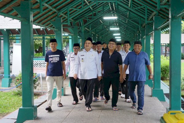 Buka Puasa Bersama Jemaah Masjid Al-Markaz, Munafri Ajak Jamaah Jaga Masjid