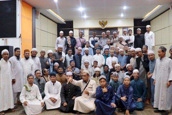 Buka Puasa Bersama Gus Baha, Wali Kota Tasming Hamid Perkuat Kebersamaan Umat di Parepare