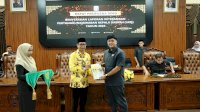 Wabup Selle Sampaikan Capaian Kinerja dan Serahkan LKPJ Pada Rapat Paripurna DPRD Soppeng