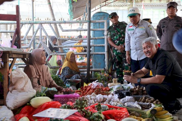 Bupati Pinrang Irwan Hamid Gelar Operasi Pasar, Pastikan Stabilitas Harga di Awal Ramadan