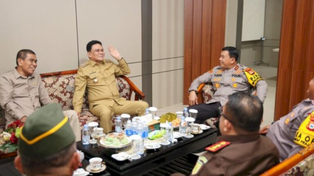 Ketua DPRD Barru Syamsuddin Muhiddin di Mapolres Barru.