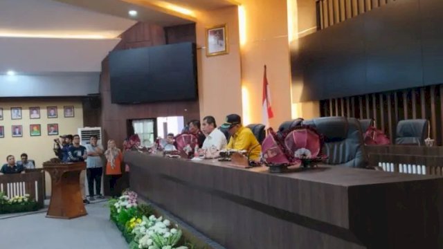 Ruang sidang DPRD Barru.