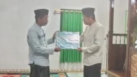 Ketua DPRD Barru Safari Ramadan di Mesjid Nurul Yaqin Palie, Serahkan Bantuan