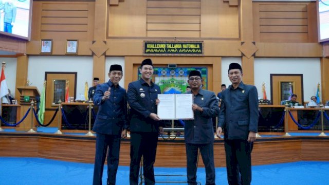 DPRD Pangkep Tetapkan Yusran Lalogau dan Rahman Assagaf sebagai Bupati dan Wakil Bupati Terpilih