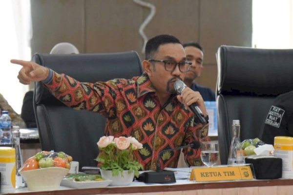 Sahroni Desak Polri Tindak Tegas Preman Berkedok Ormas