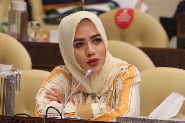 Jelang Idul Fitri, Ketua DPD I Golkar Maluku Utara Sebar Bantuan Puluhan Ton Sembako untuk Masyarakat