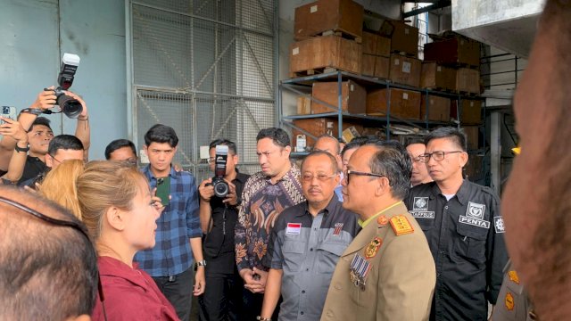 Wamenaker Immanuel Ebenezer Murka saat Sidak Pabrik Jan Hwa Diana: Negara Tidak Dihargai, Saya Tidak Dihargai