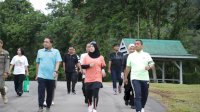 Bupati Lutim Ibas dan Wagub Sulsel Fatmawati Rusdi Olahraga Pagi Nikmati Udara Sejuk Sorowako