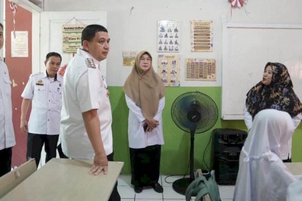 Wali Kota Munafri Sidak SD Mangkura, Temukan Kesenjangan di Ruang Kelas