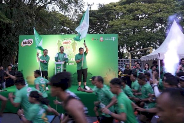 Wali Kota Munafri Ikut Semarakkan Fun Run MAIR 2025 di Makassar