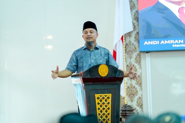 Gubernur Andalan Dorong Pembangunan Infrastruktur dalam “Tudang Sipatangngareng” di Bone