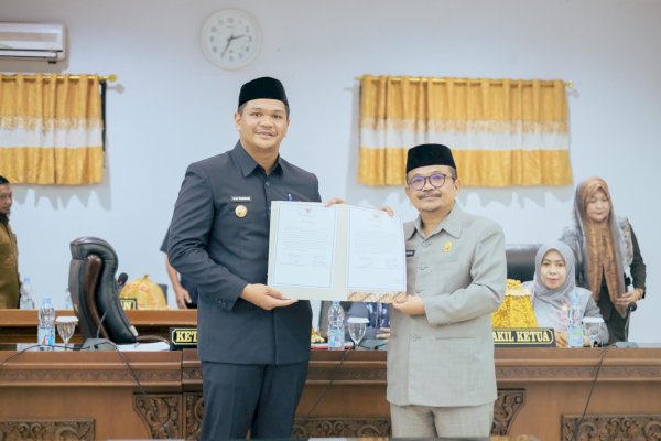 Bupati Bantaeng Uji Nurdin Sampaikan LKPJ Tahun Anggaran 2024