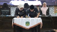 Wabup Puspawati dan DPRD Teken Nota Kesepakatan Ranwal RPJMD Lutim 2025&ndash;2029