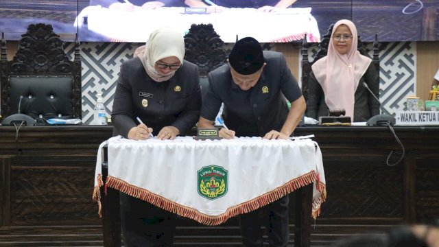 Wabup Puspawati dan DPRD Teken Nota Kesepakatan Ranwal RPJMD Lutim 2025&ndash;2029.