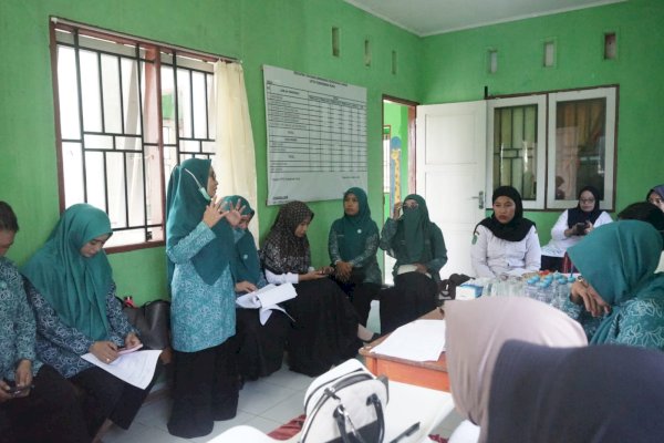 TP-PKK Lutim Lakukan Pembinaan Posyandu Era Baru di Desa Nikkel