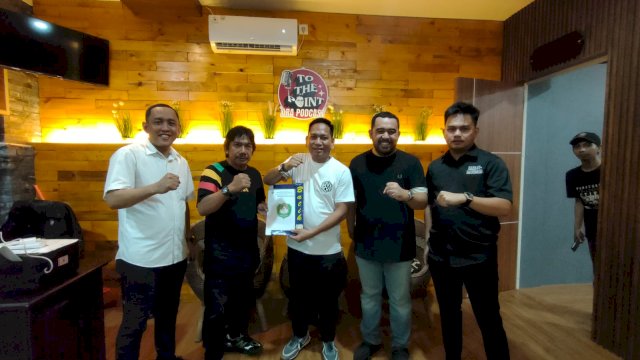 Pengkot Pertina Kota Makassar, menyerahkan surat dukungan resmi kepada Ismail beberapa waktu lalu.