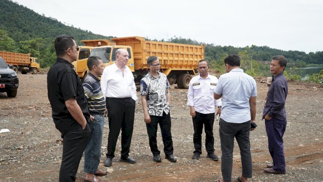 Investor Asal Dubai Tinjau Lokasi Rencana Proyek Energi Terbarukan di Lutim.