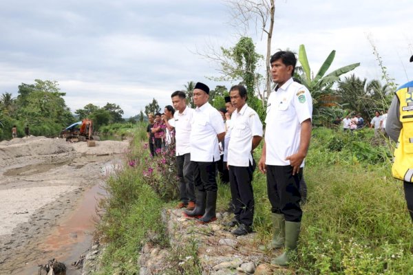 Bupati Irwan Tinjau Bendungan Jebol di Kalatiri, Soroti Kualitas Material Proyek-Minta Kontraktor Tanggungjawab
