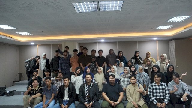 Puluhan mahasiswa dari berbagai program studi tampak antusias menghadiri talkshow.