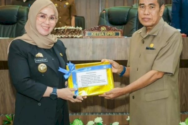 Ketua DPRD Barru Pada Sidang Paripurna Menerima LPJ Tahun 2024 dan Ranwal serta RPJMD 2025-2029 Oleh Bupati Barru