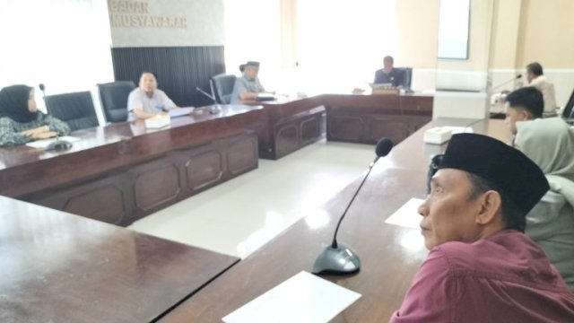 Ketua DPRD Barru Drs.H Syamsuddin.M, M.Si pimpin rapat bamus.