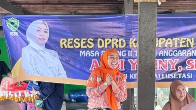 Reses Wakil Ketua I DPRD Barru, Bagi-bagi Sembako.