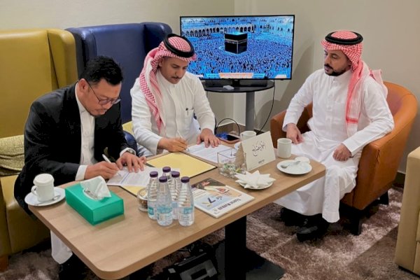 Dewan Pembina KTIH Muzayyin Arif Teken MoU dengan Park Inn Rodisson di Makkah