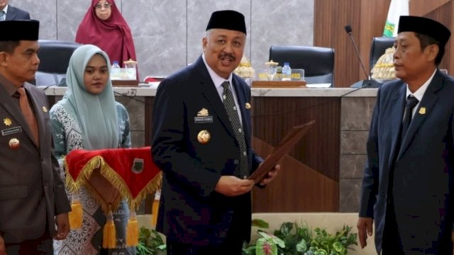 Bupati Pinrang H.A. Irwan Hamid, S.Sos menghadiri Rapat Paripurna Dewan Perwakilan Rakyat Daerah (DPRD) Kabupaten Pinrang.