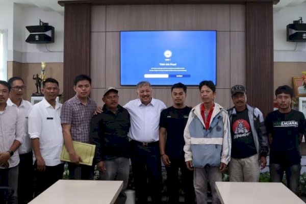 Terima Masyarakat Dusun Palelleng, Bupati Irwan Tegaskan Komitmennya Terhadap Pembangunan Infrastruktur