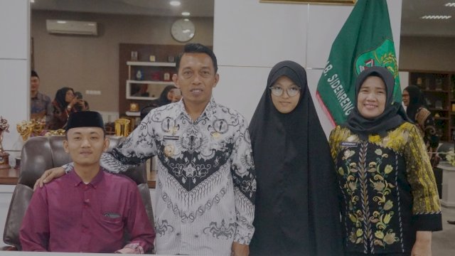 Bupati Sidrap Syaharuddin Alrif bersama Wakil Bupati, Nurkanaah menyambut hangat Kafilah Sidrap yang baru mengikuti Seleksi Tilawatil Qur'an dan Hadits (STQH) XXIII.