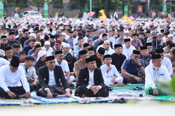 Wali Kota Tasming Hamid-Wawali Hermanto Hadiri Sholat Ied di Lapangan Andi Makkasau