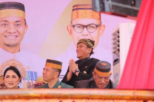 Bupati Lutim Ibas Hadiri Ritual Sakral Mattompang Arajang Peringatan HJB ke-695