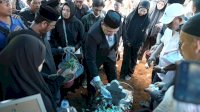 Suasana Haru Pelepasan Jenazah Anggota DPRD Makassar Ruslan Mahmud