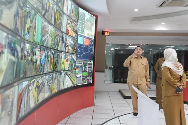 Wali Kota Munafri Tinjau War Room, Tingkatkan Keamanan Lorong Lewat Pantauan CCTV