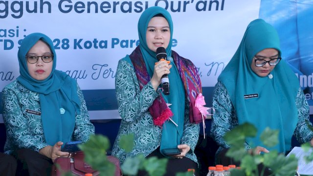Ketua PKK Parepare dr Arfiah Tasming Kunjungi Sekolah.
