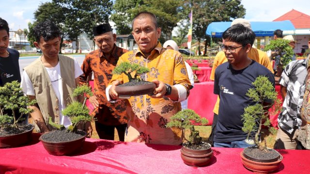 Bupati Irwan Tutup Pameran Bonsai Jilid II.