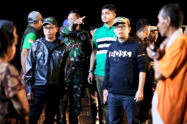 Hingga Dini Hari, Bupati-Wabup Soppeng Pantau Lokasi Banjir di Donri-Donri dan Marioriawa