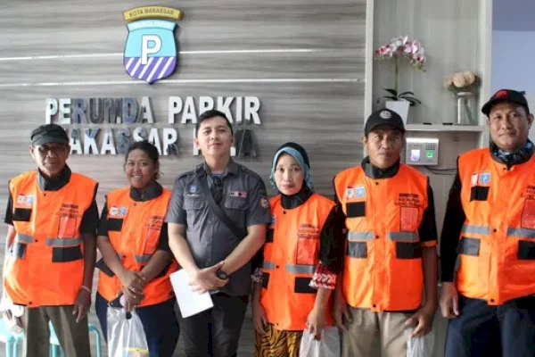 Pembenahan di Perumda Parkir Makassar, Siapkan Sertifikasi dan Beri Rompi Baru Berwarna Kuning bagi Jukir