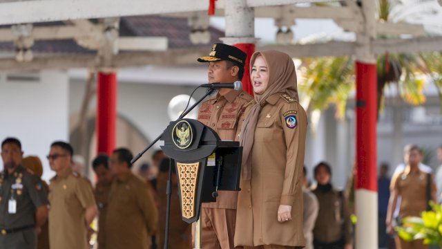 Gubernur Andi Sudirman sulaiman dan Wagub Fatmawati Rusdi.