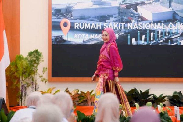 Melinda Aksa Tampil Memukau di Ajang Fashion Show Warisan Budaya